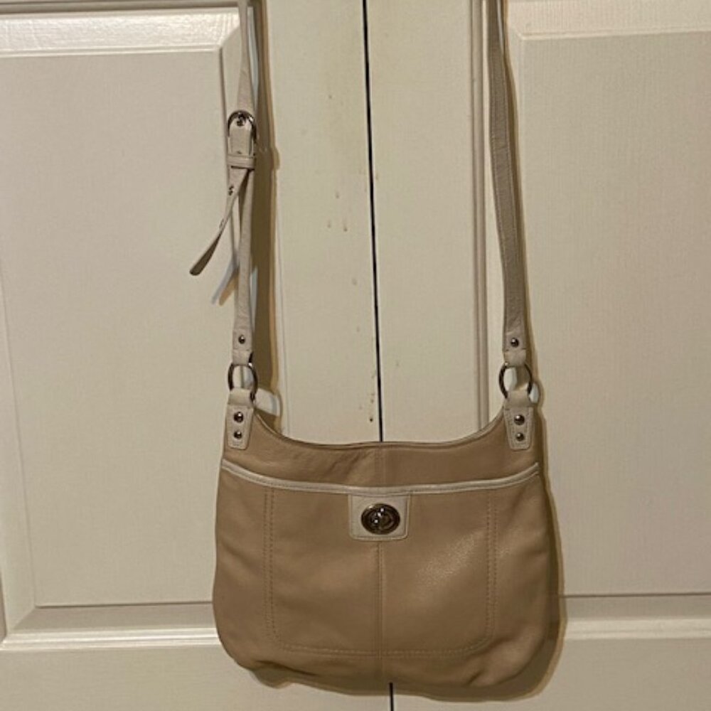 Coach Beige & White Penelope Crossbody leather bag F19265, with turnlock